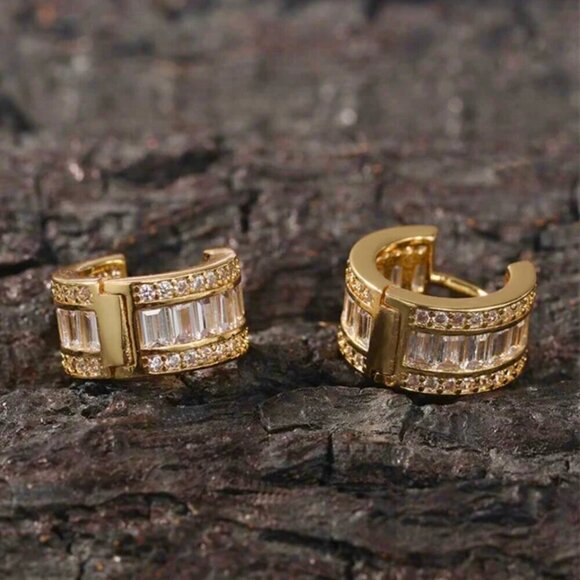 NEW Dainty Huggie Hoop Earrings 14K Gold Plated Cubic Zirconia Classic - Picture 5 of 8